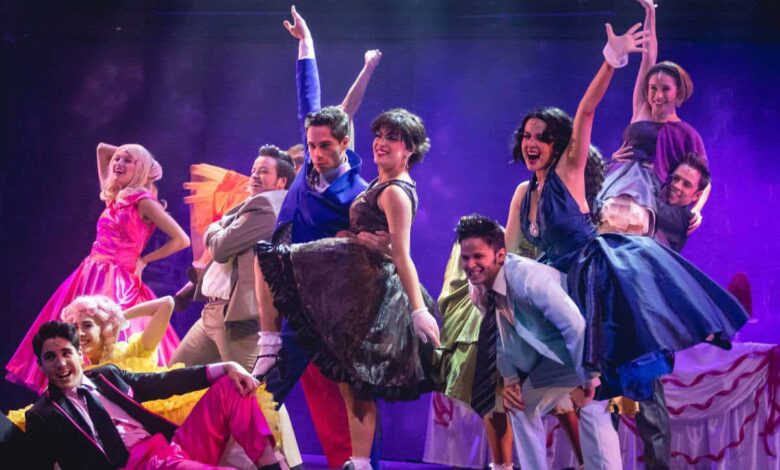 Cena do musical Grease