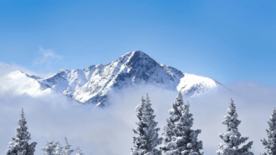 Paisagem nevada em Vail, nos Estados Unidos, durante a temporada de esqui